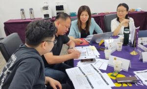 AEMSuzhou EMBA students working on an assignment